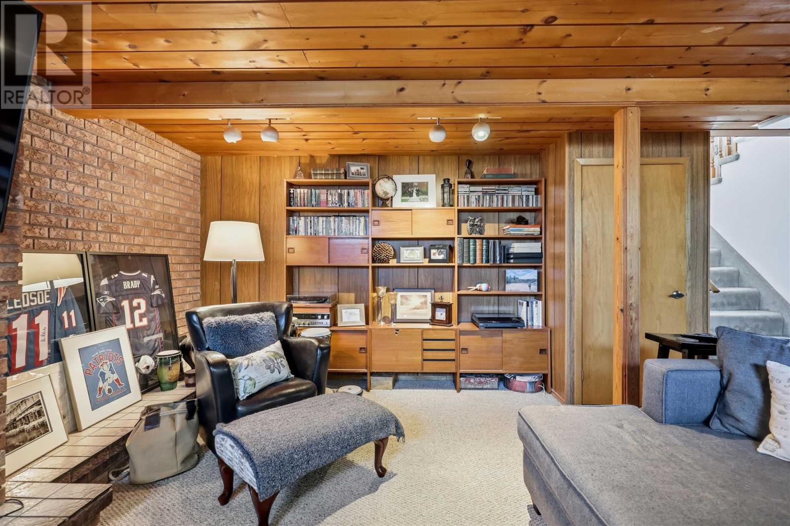 68 Willow AVE - Image 25