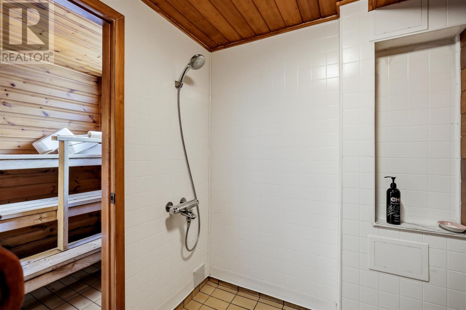 68 Willow AVE - Image 29
