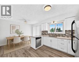 Eat in kitchen - 2016 46 Street Se, Calgary, AB T2B1K6 Photo 10