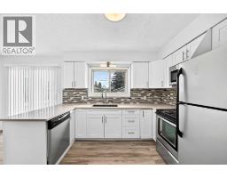 Bedroom - 2016 46 Street Se, Calgary, AB T2B1K6 Photo 7