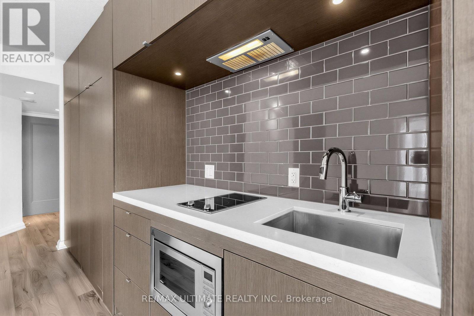 #1607 155 YORKVILLE AVENUE - 7