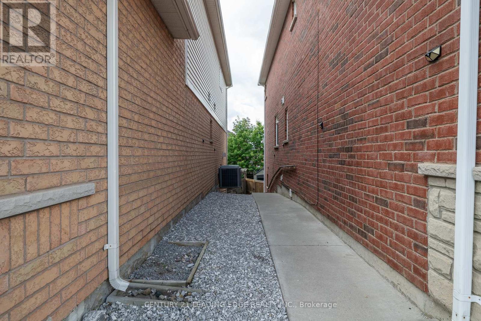 1530 Rockaway Street East, Oshawa, ON photo 45