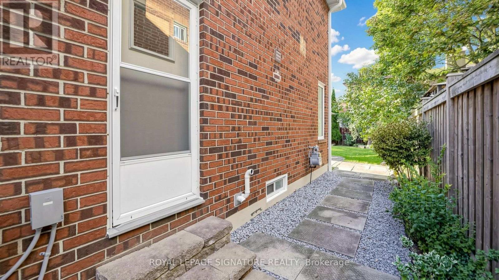 16 MEYER CIRCLE - Image 20