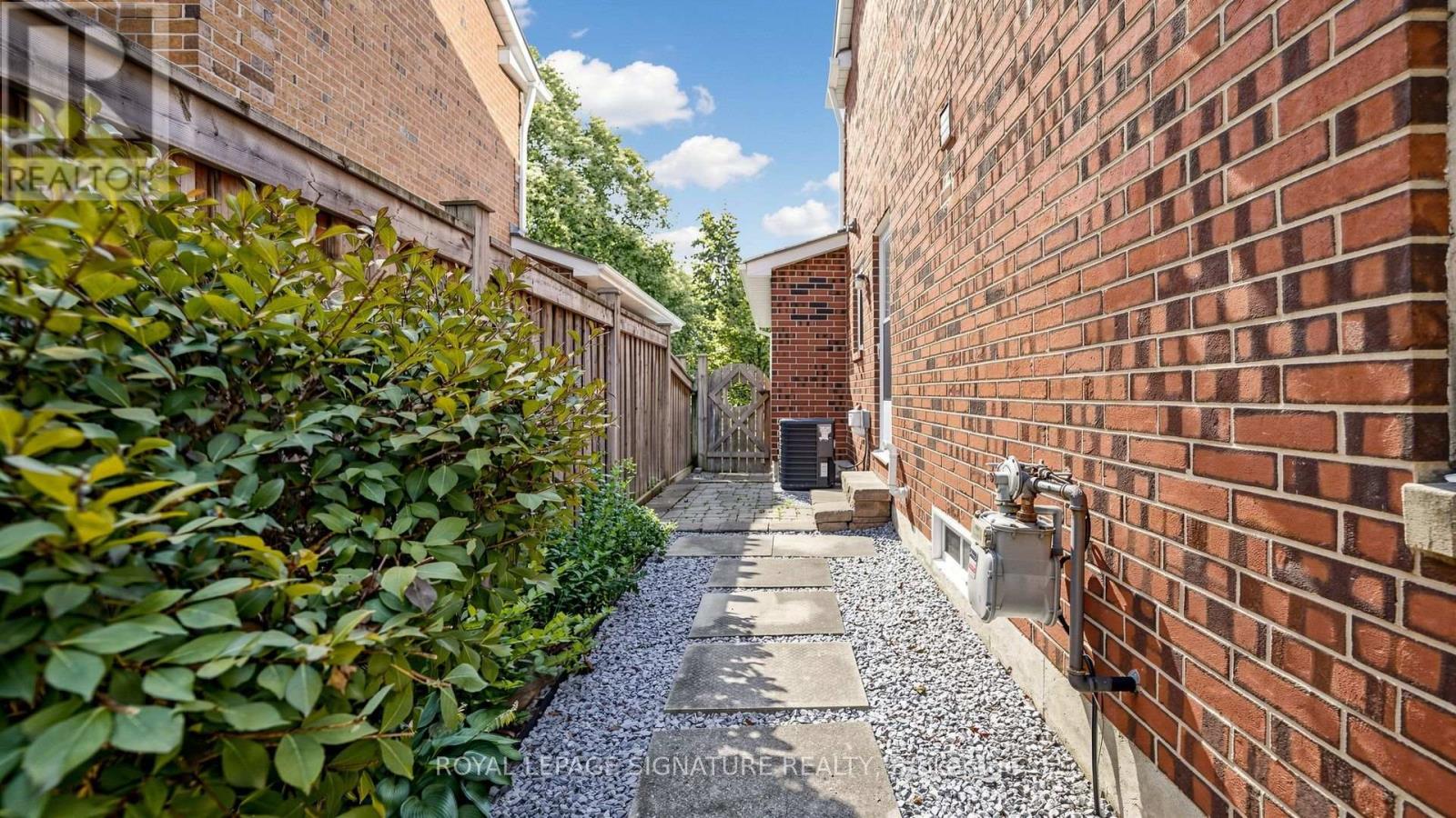 16 MEYER CIRCLE - Image 21