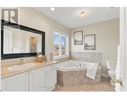 621 Society Crescent, Newmarket, ON L3X2V8 Photo 35