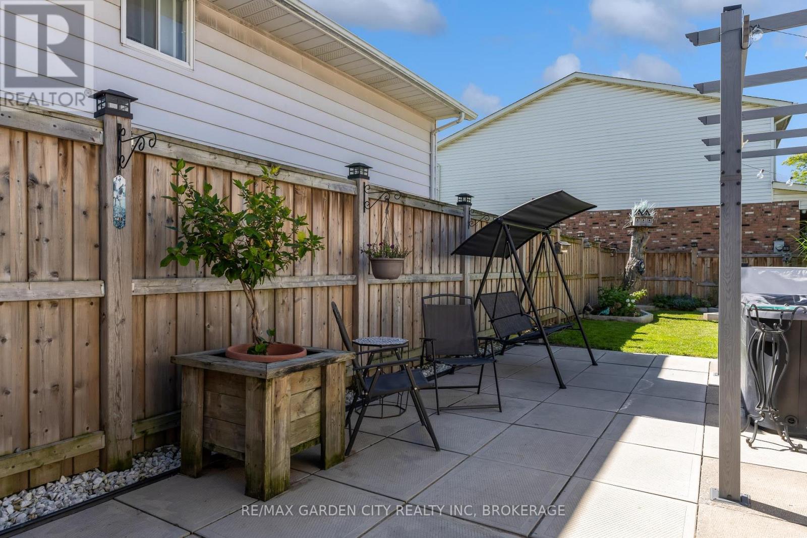 54 CRESTCOMBE ROAD - 25