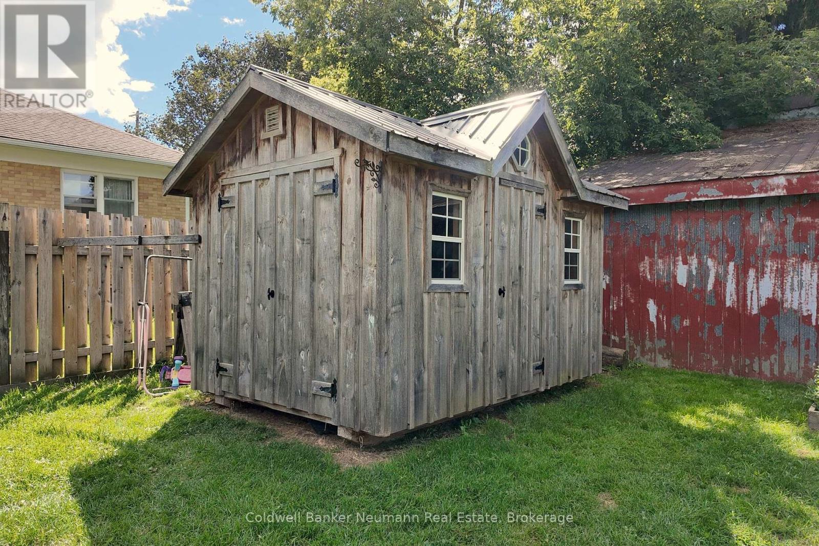 2056 MILL STREET E - Image 32