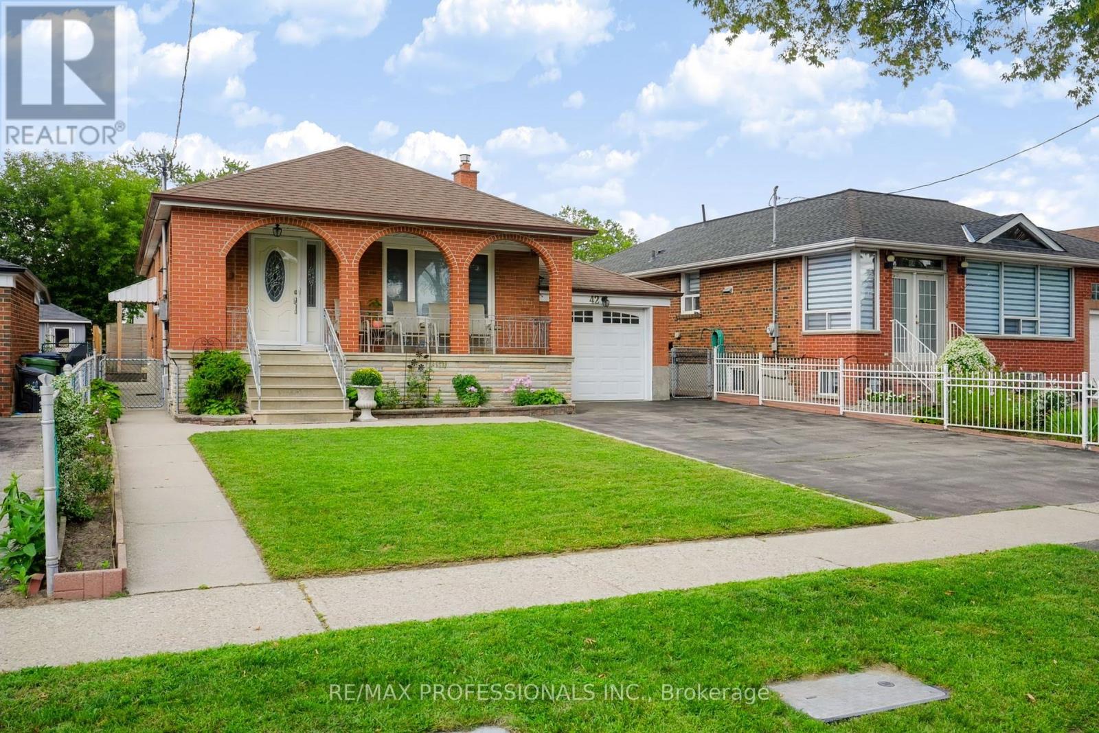 Photo of 42 WOOLGAR AVENUE