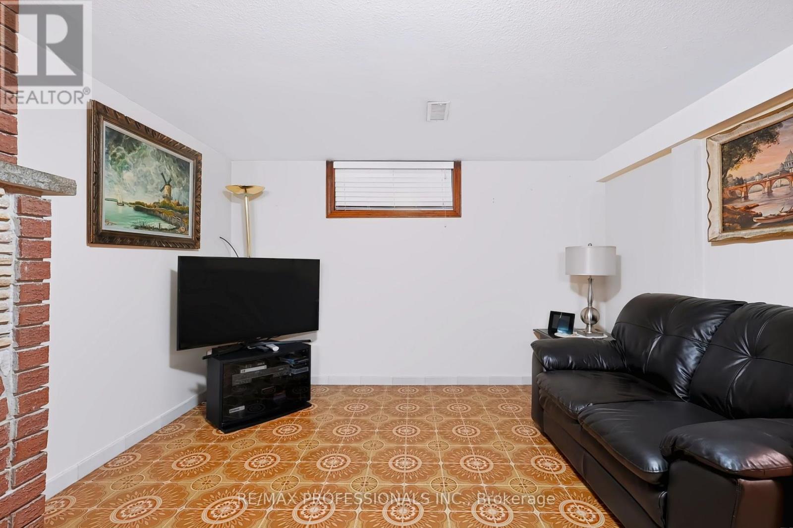 42 WOOLGAR AVENUE - Image 32