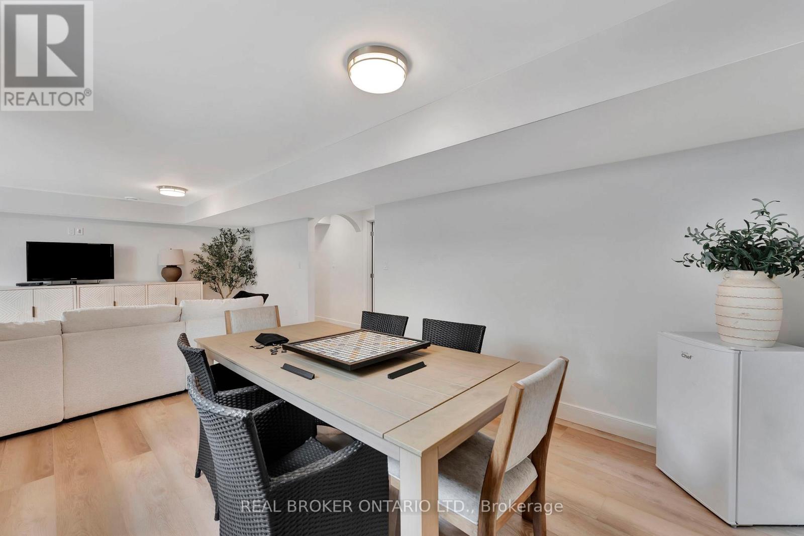 10 MACNEIL COURT - 33