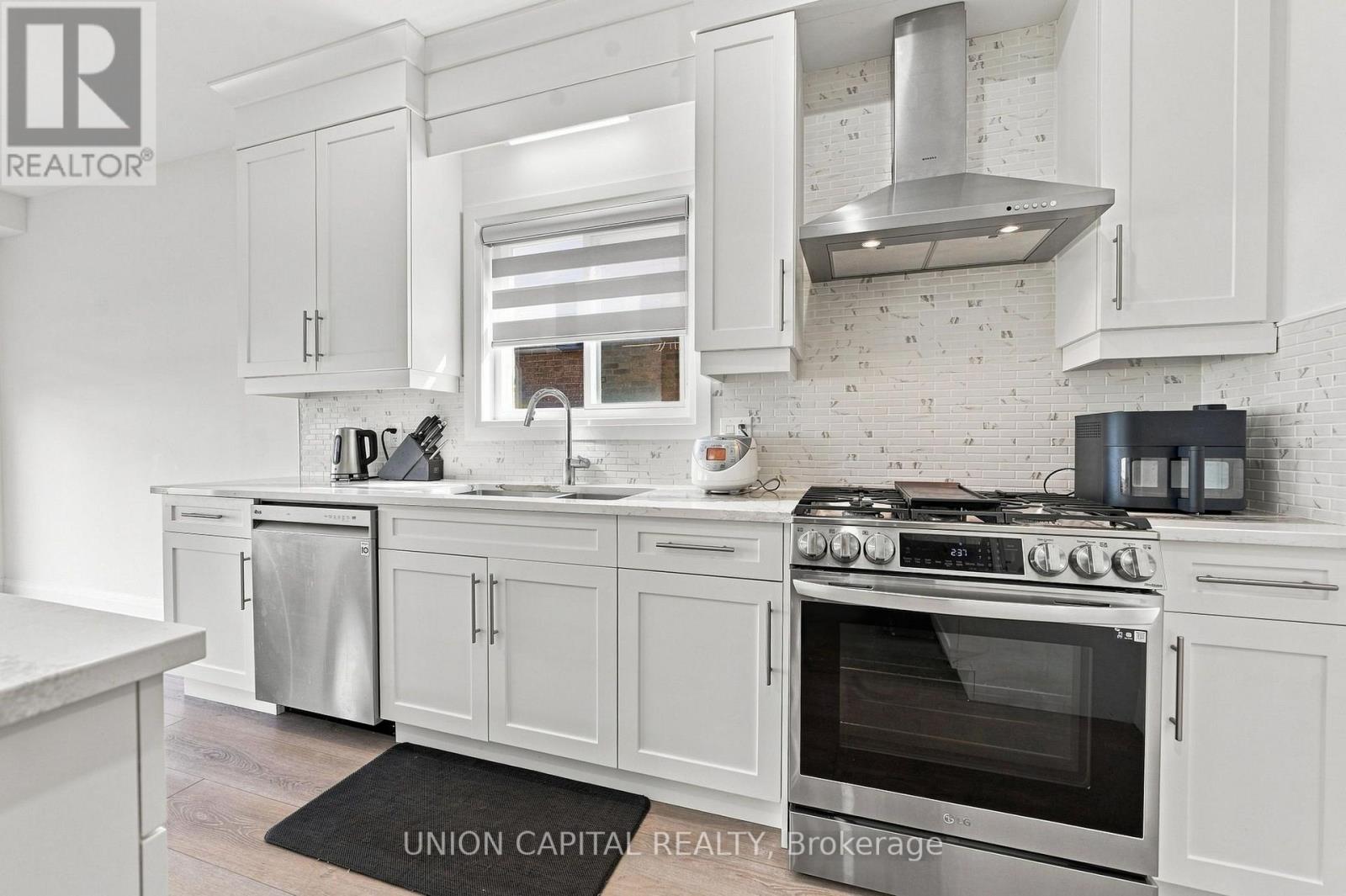 9352 EMERALD AVENUE - Image 15
