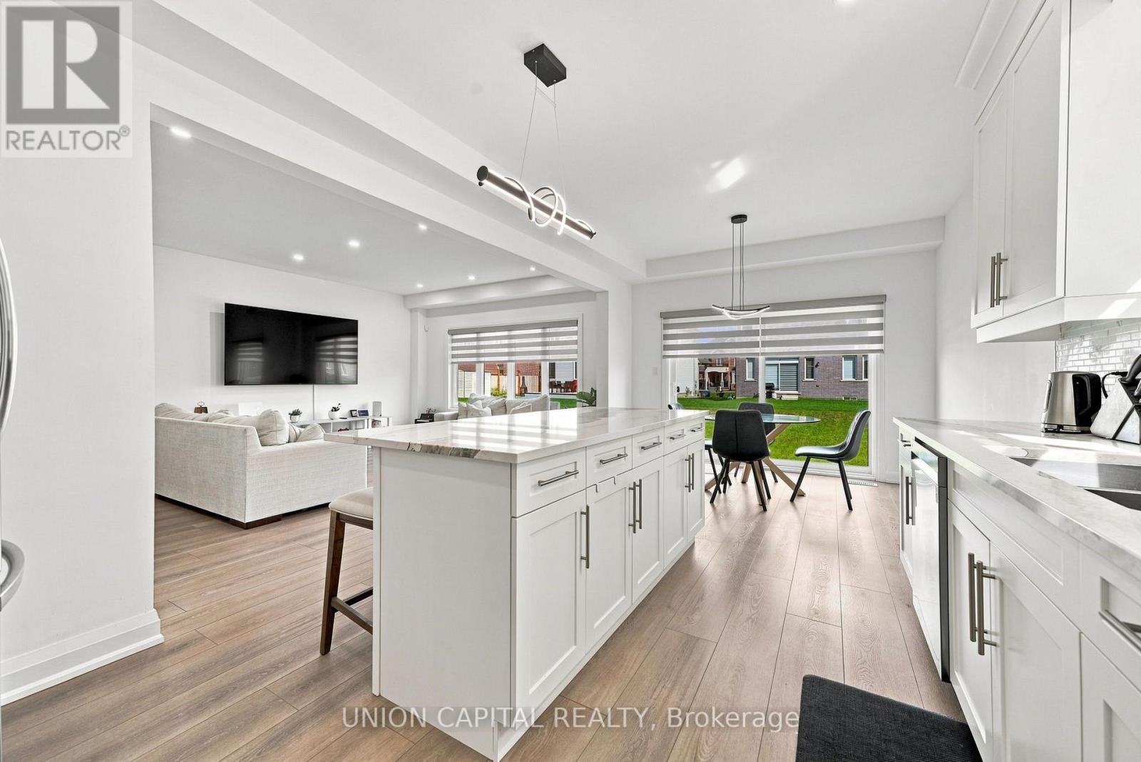 9352 EMERALD AVENUE - Image 17