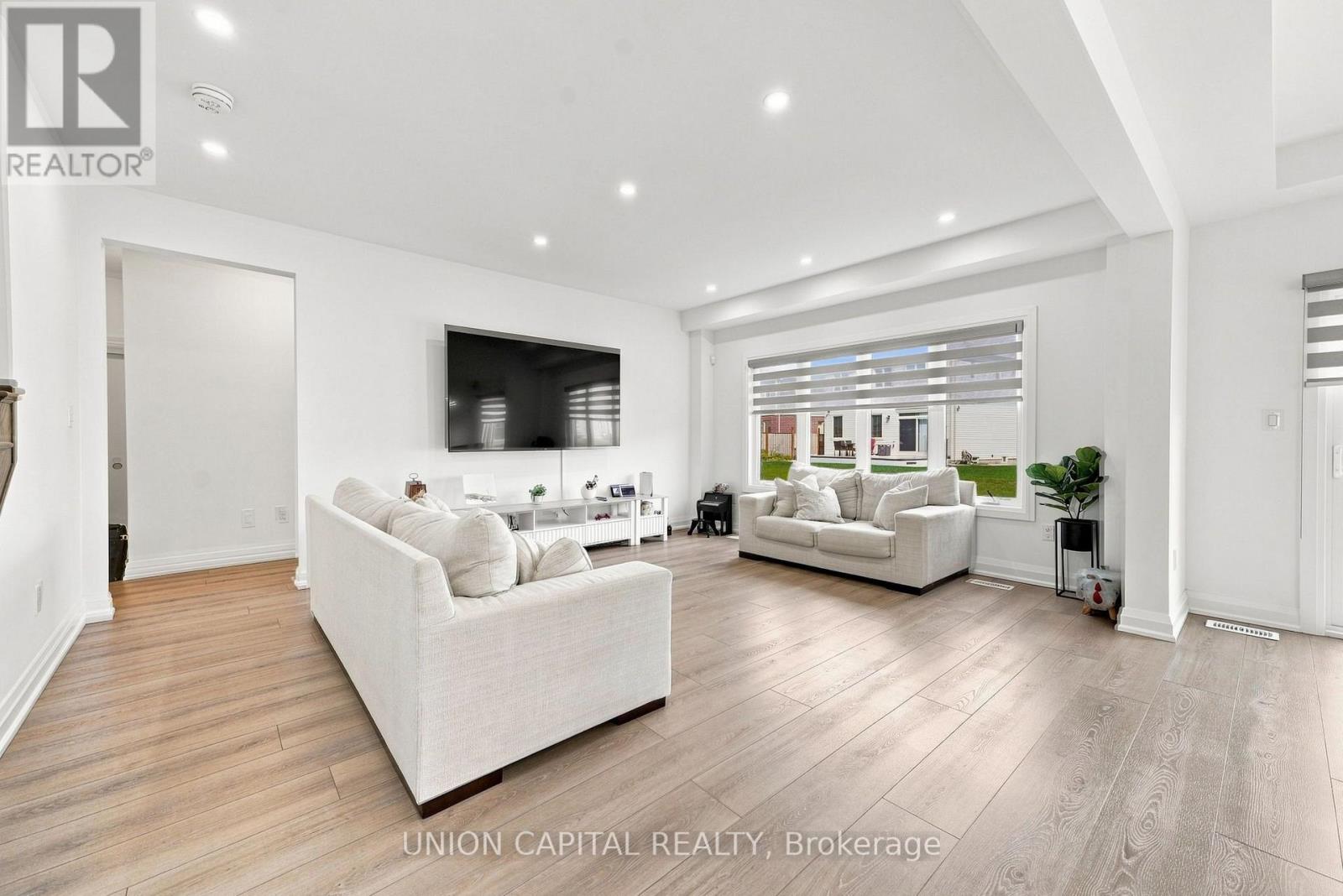 9352 EMERALD AVENUE - Image 23