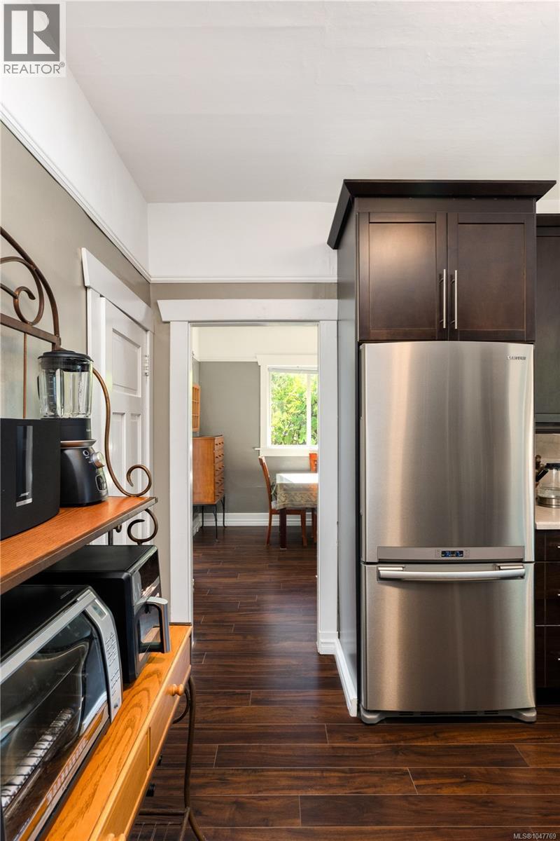  3870 Rowland Avenue, Saanich