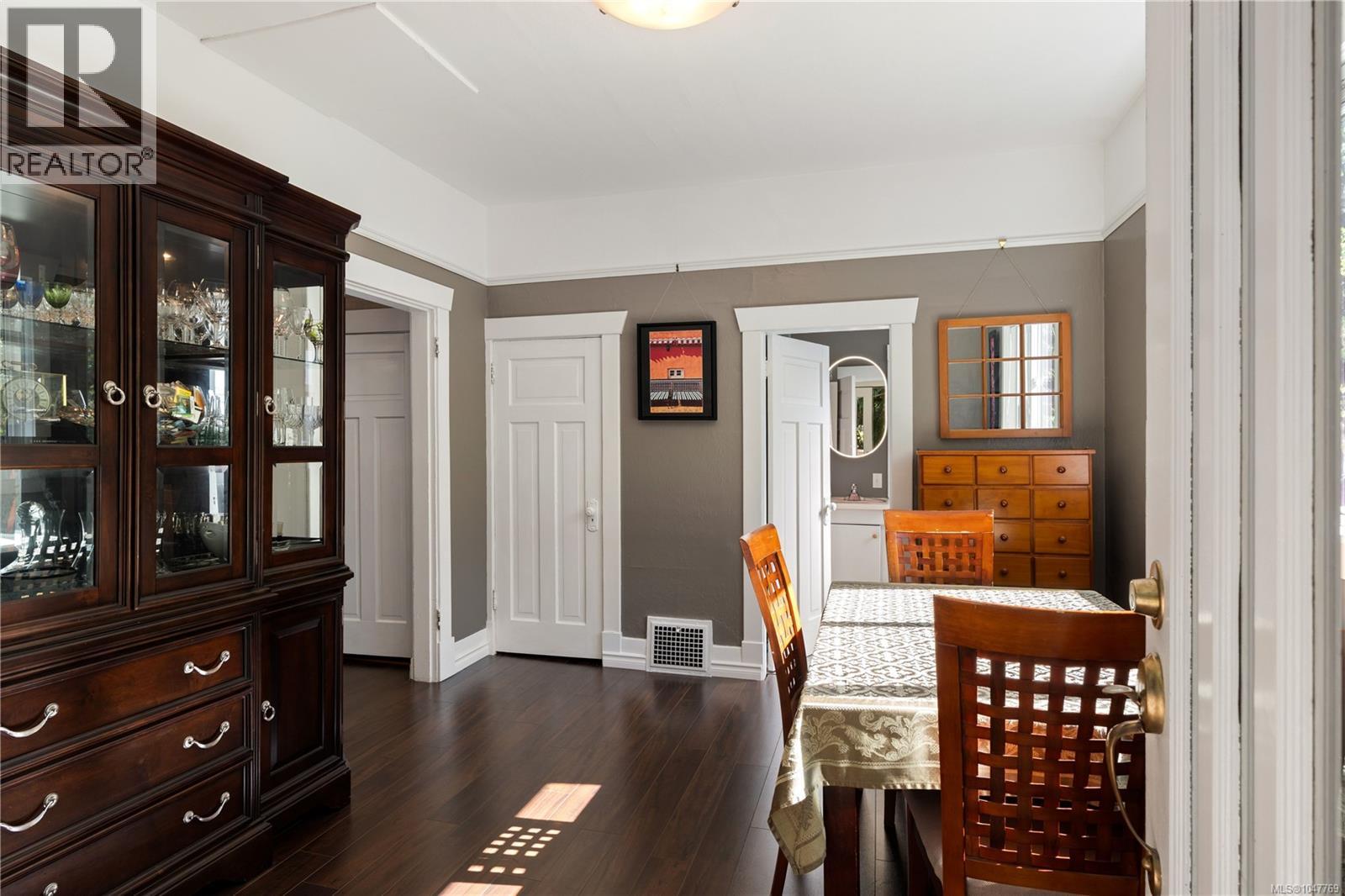  3870 Rowland Avenue, Saanich