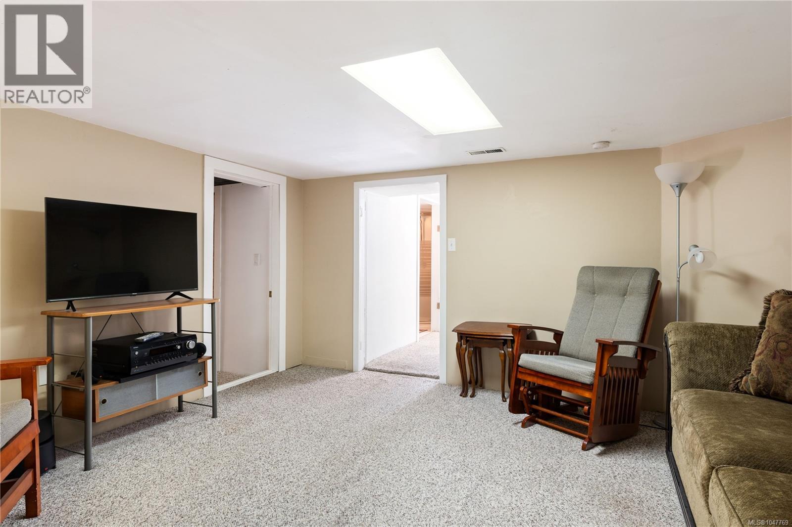  3870 Rowland Avenue, Saanich