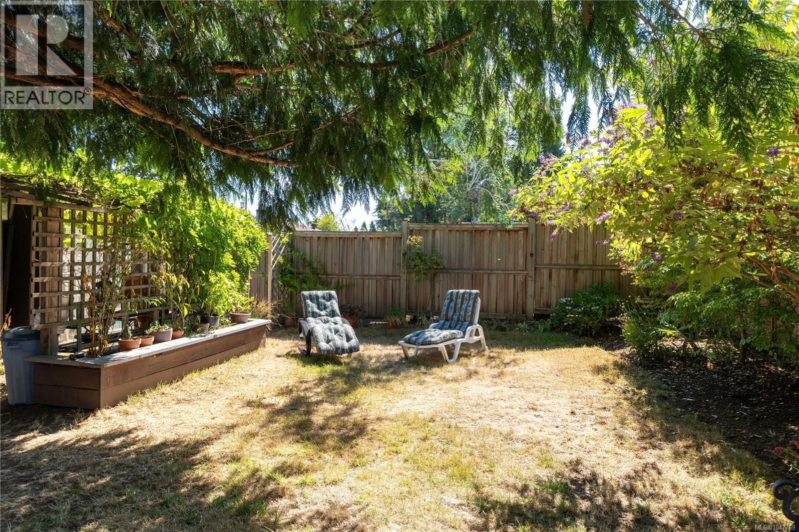 3870 Rowland Ave - 35