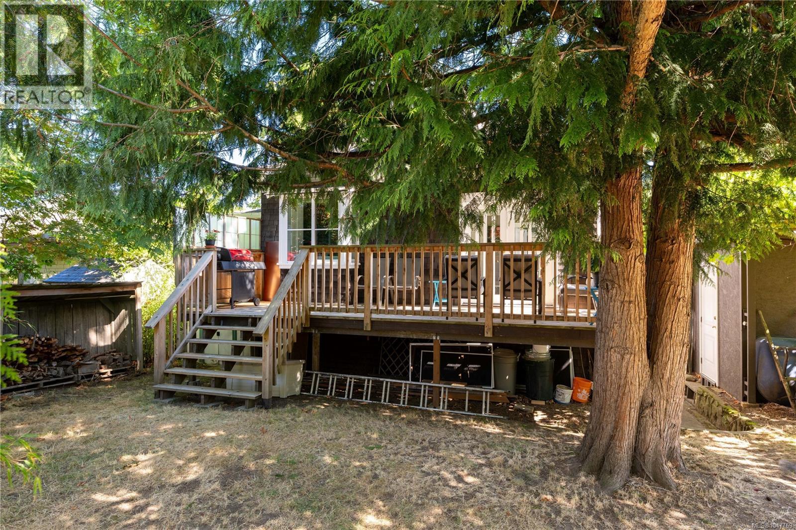  3870 Rowland Avenue, Saanich