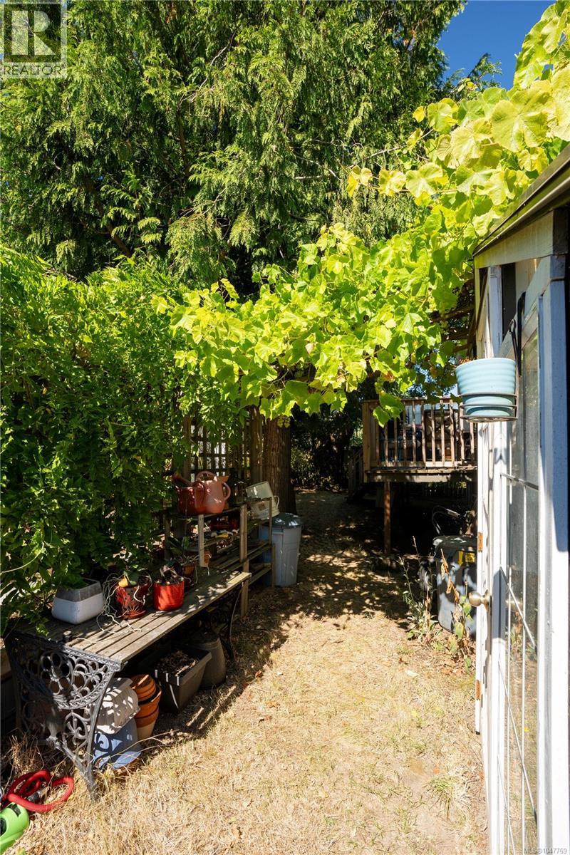 3870 Rowland Avenue, Saanich