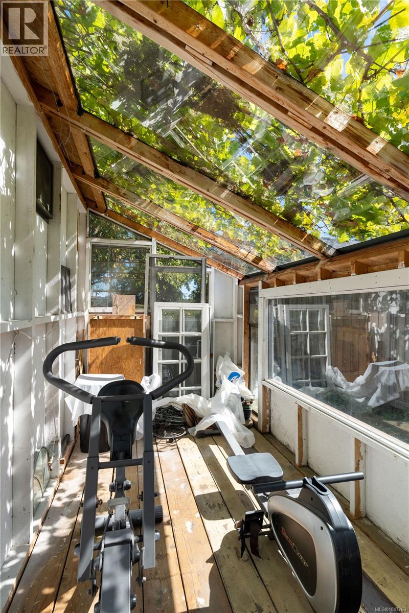 3870 Rowland Avenue, Saanich