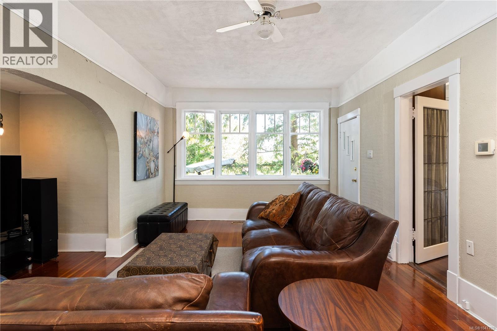  3870 Rowland Avenue, Saanich