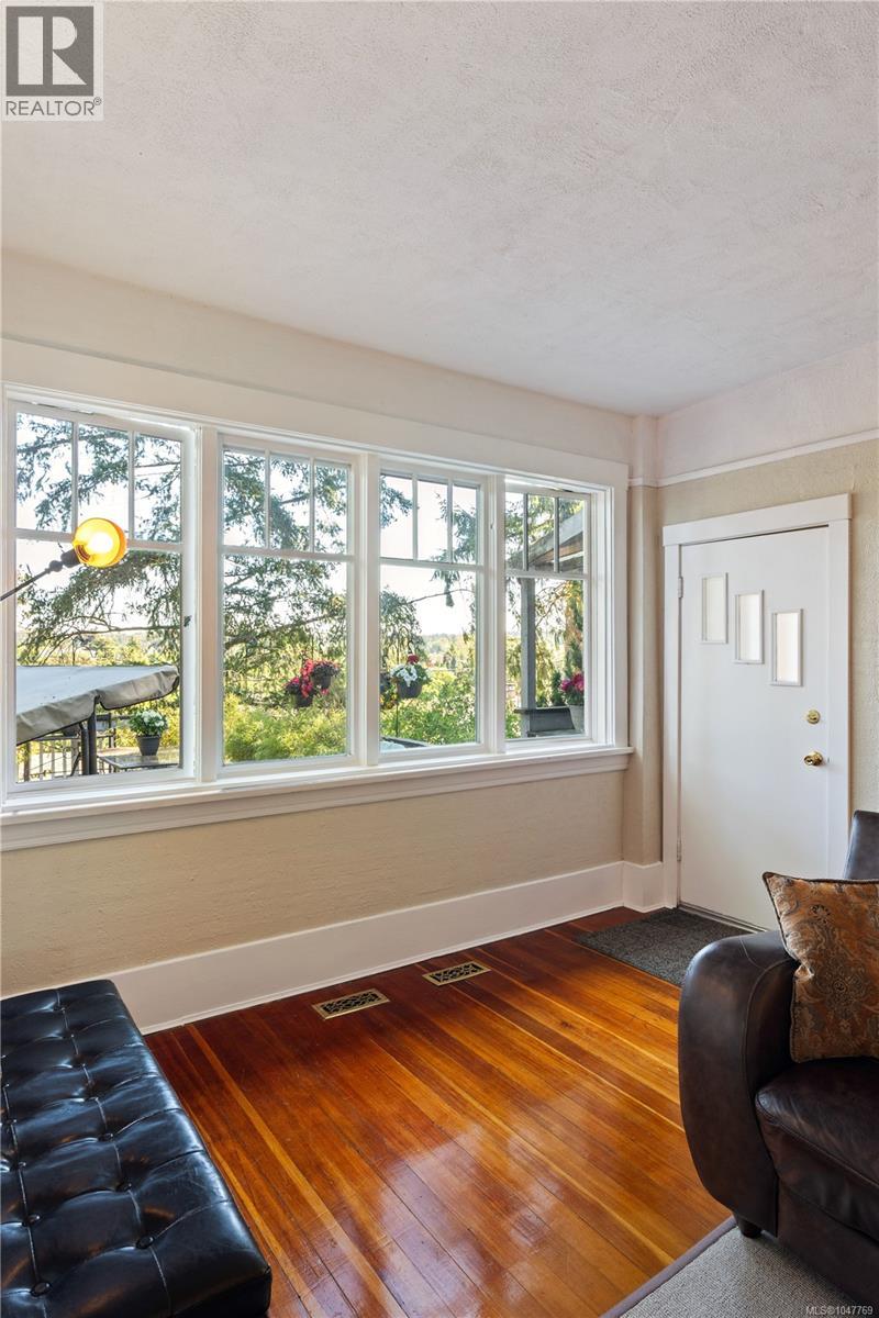  3870 Rowland Avenue, Saanich