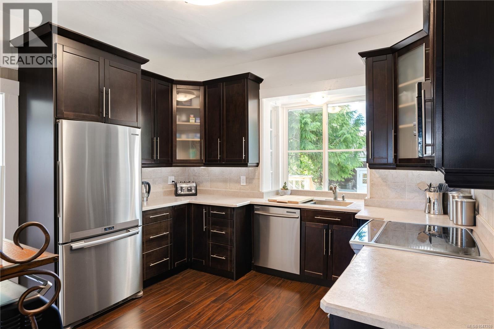  3870 Rowland Avenue, Saanich