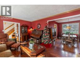 Primary Bedroom - 635 Highbury Park, Sarnia, ON N7V2K1 Photo 6