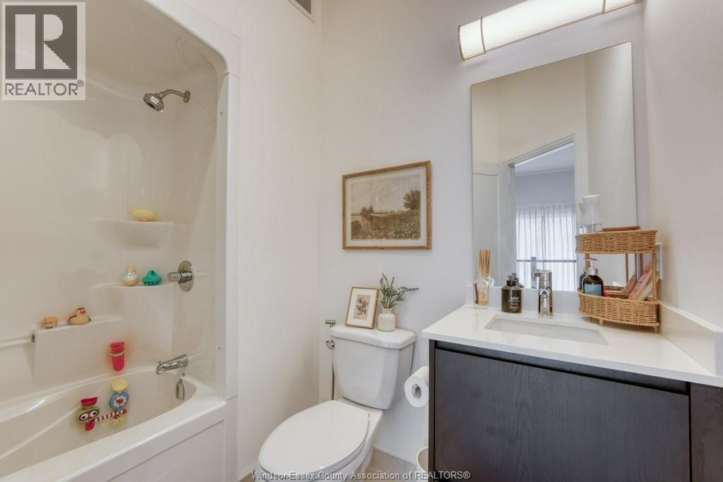 #215 4300 Laurier PARKWAY - 21