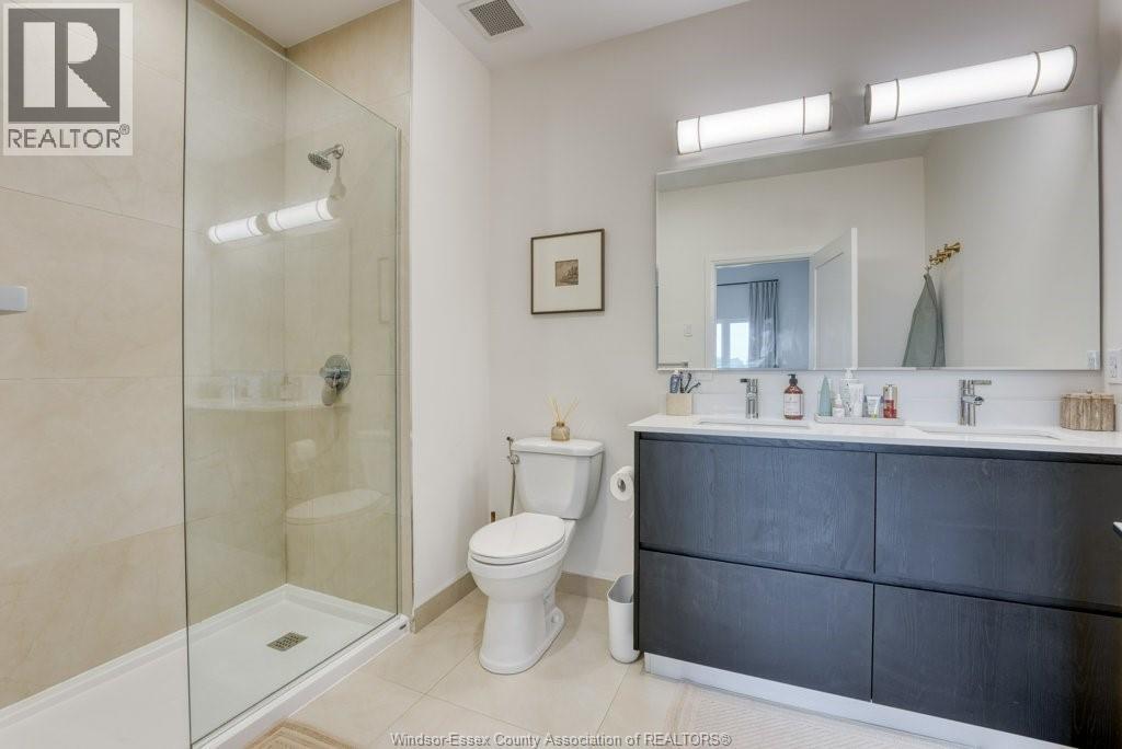 #215 4300 Laurier PARKWAY - 24