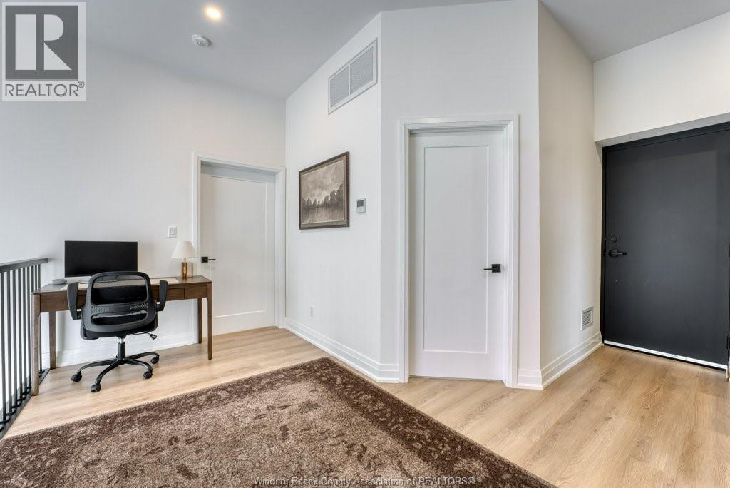 #215 4300 Laurier PARKWAY - 26