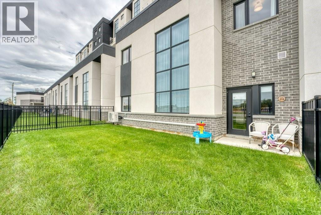 #215 4300 Laurier PARKWAY - 30