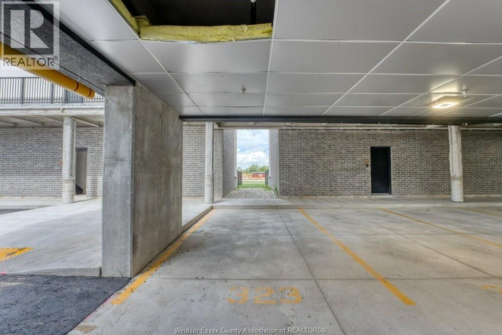 #215 4300 Laurier PARKWAY - 34