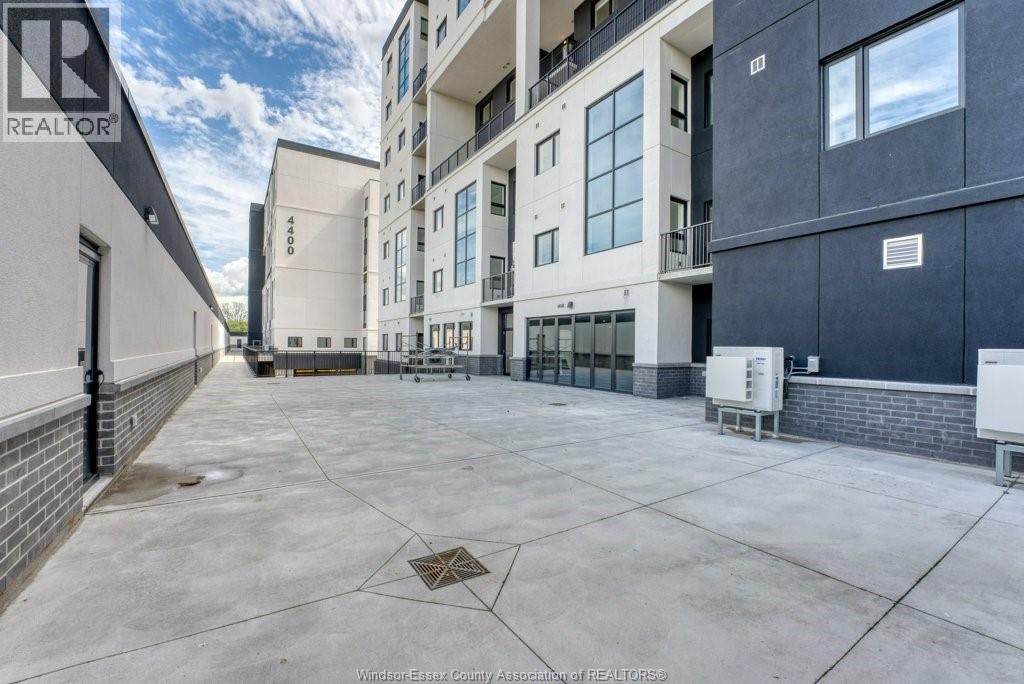 #215 4300 Laurier PARKWAY - 36