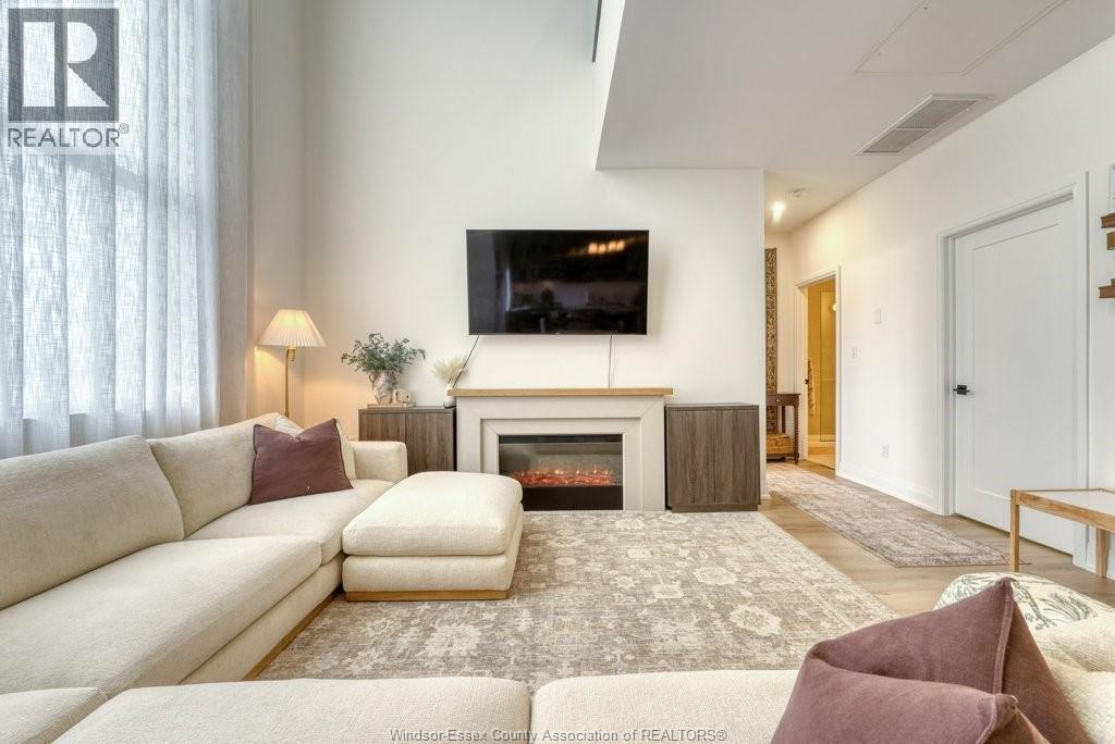 #215 4300 Laurier PARKWAY - 9