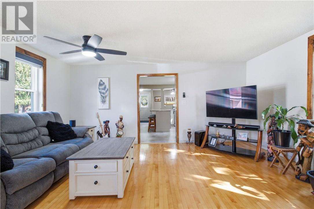 29 Evans Road - 9