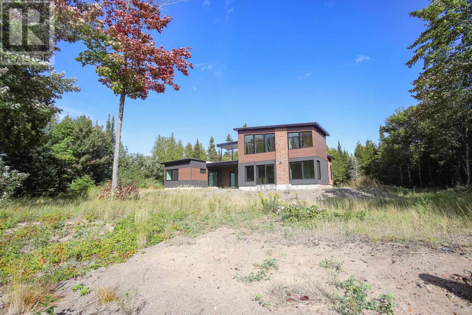 937 Sunnyside Beach RD, Sault Ste. Marie, Ontario, P6A6K4, Sault Ste. Marie, Ontario — photo 2 of 5
