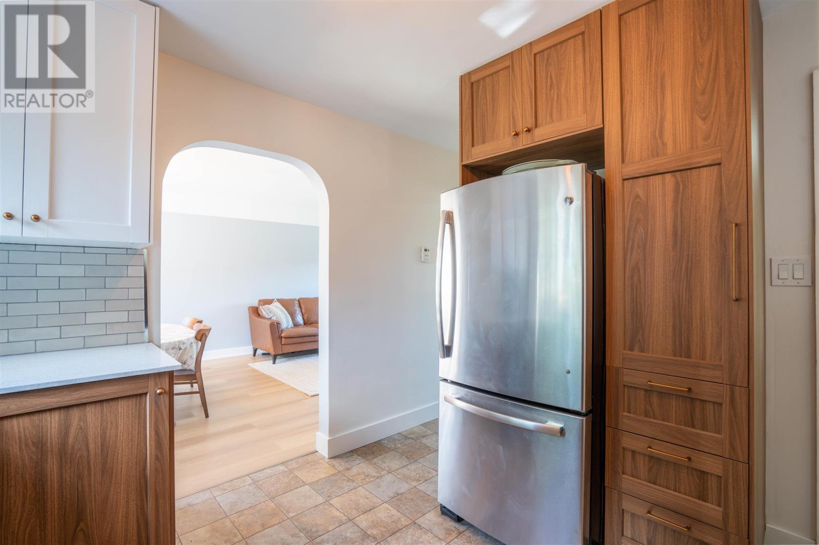 35 Bellevue AVE - 11