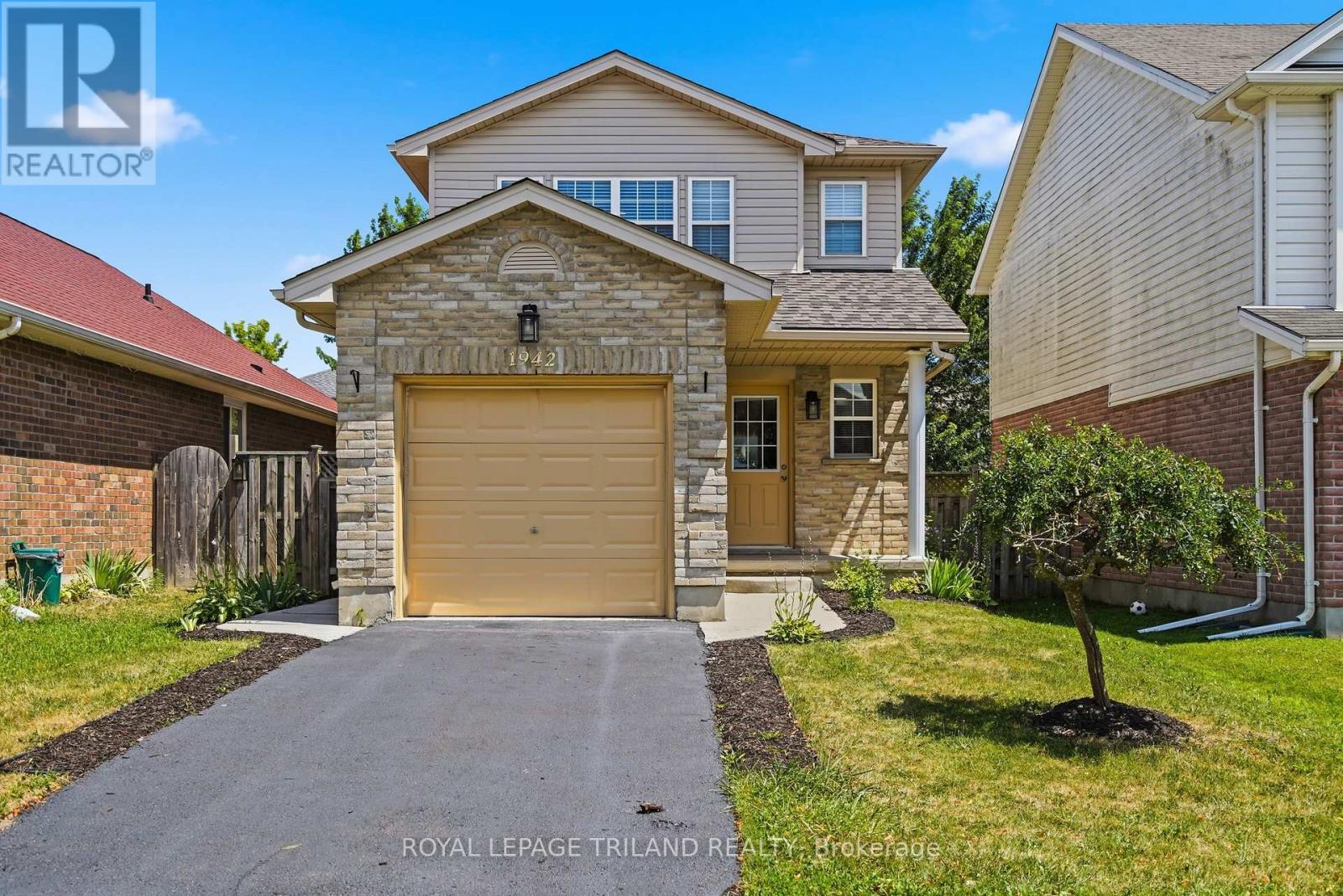 1942 BLOOM CRESCENT - 1