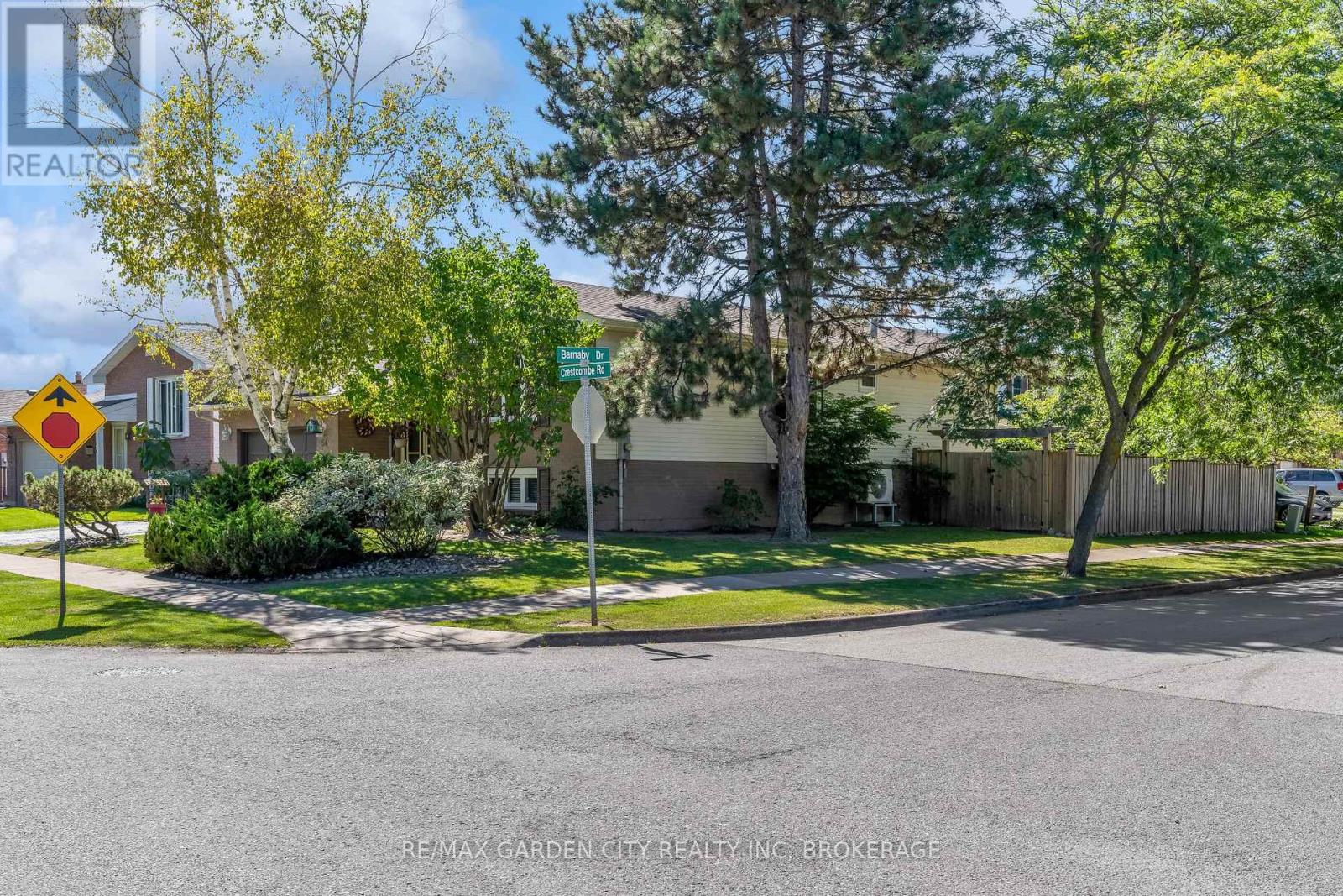 54 CRESTCOMBE ROAD - 27