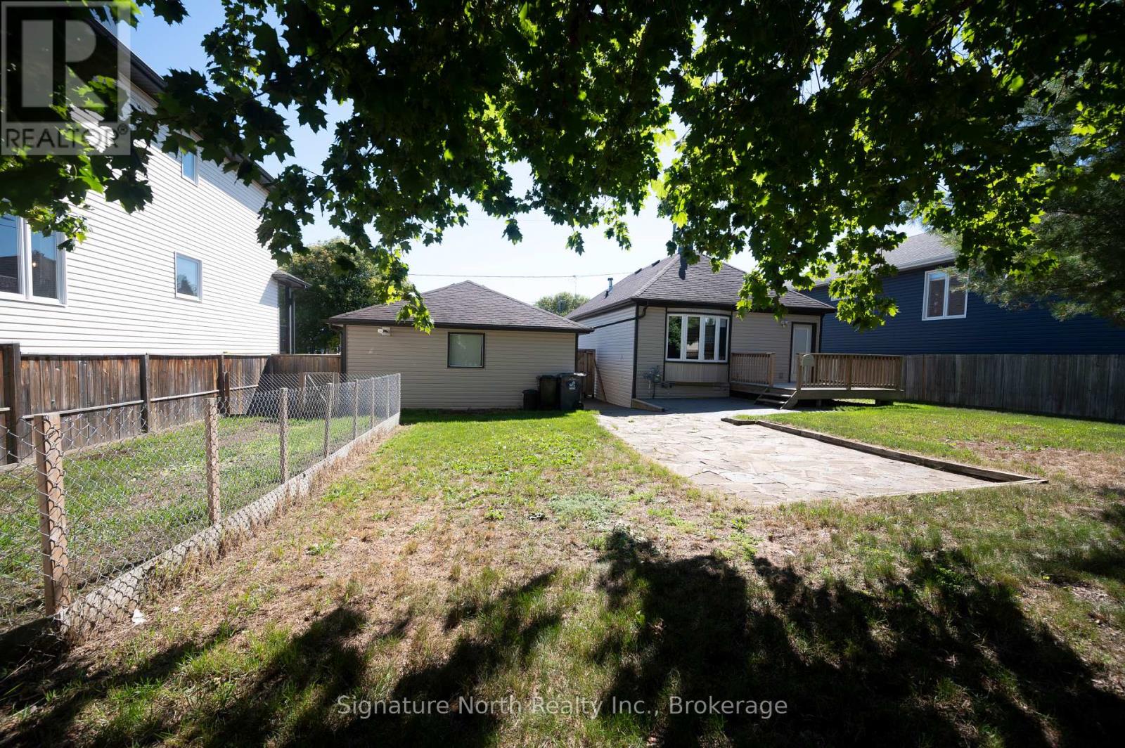 870 DETROIT AVENUE - 32