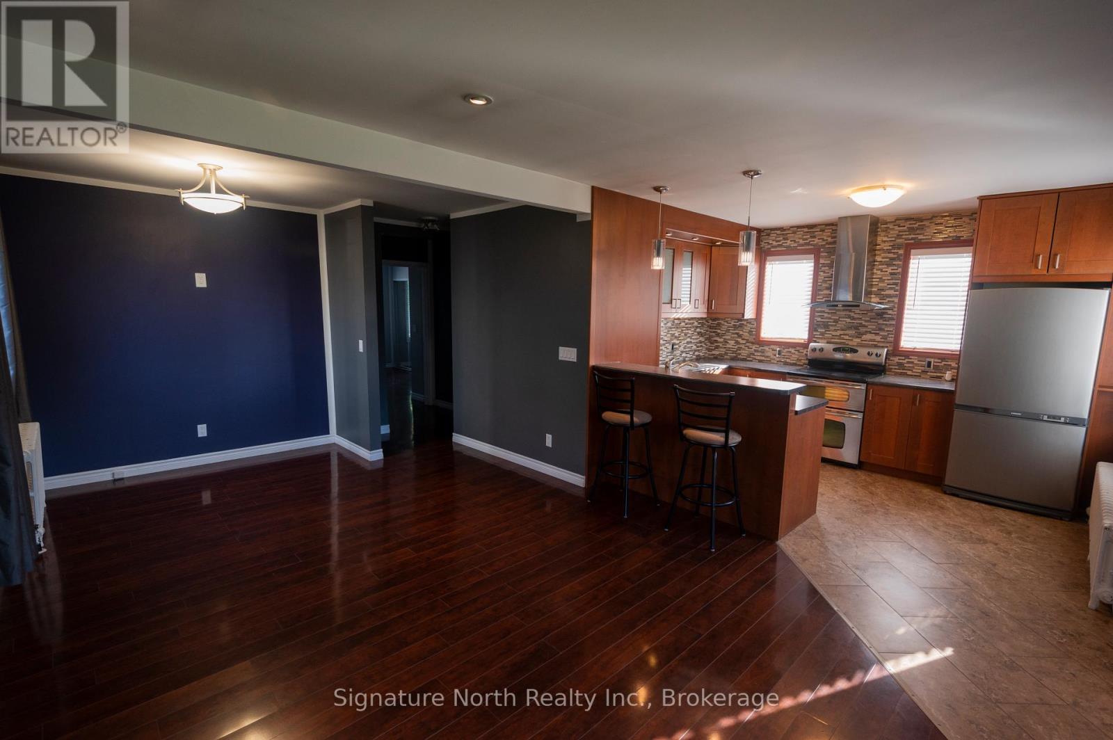 870 DETROIT AVENUE - 5