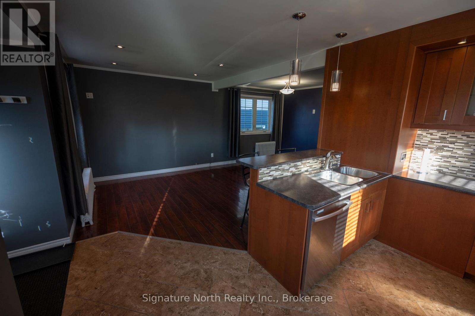 870 DETROIT AVENUE - 6