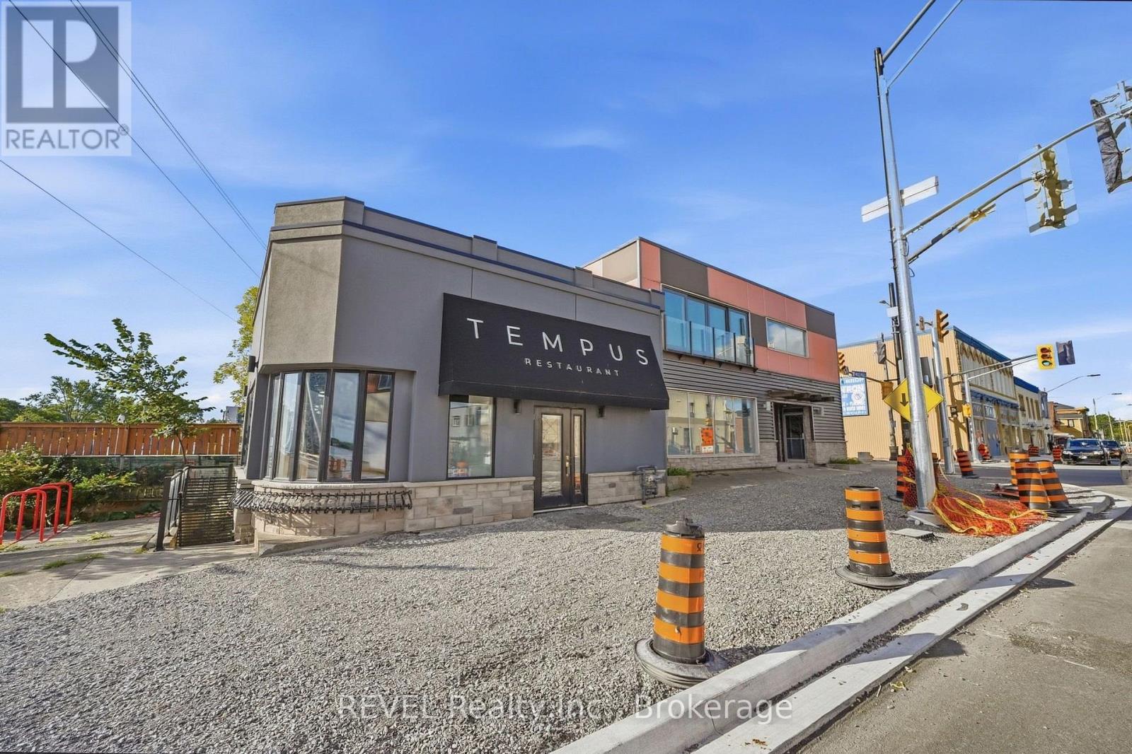 25-31 WEST MAIN STREET, Welland (Broadway) — photo 2