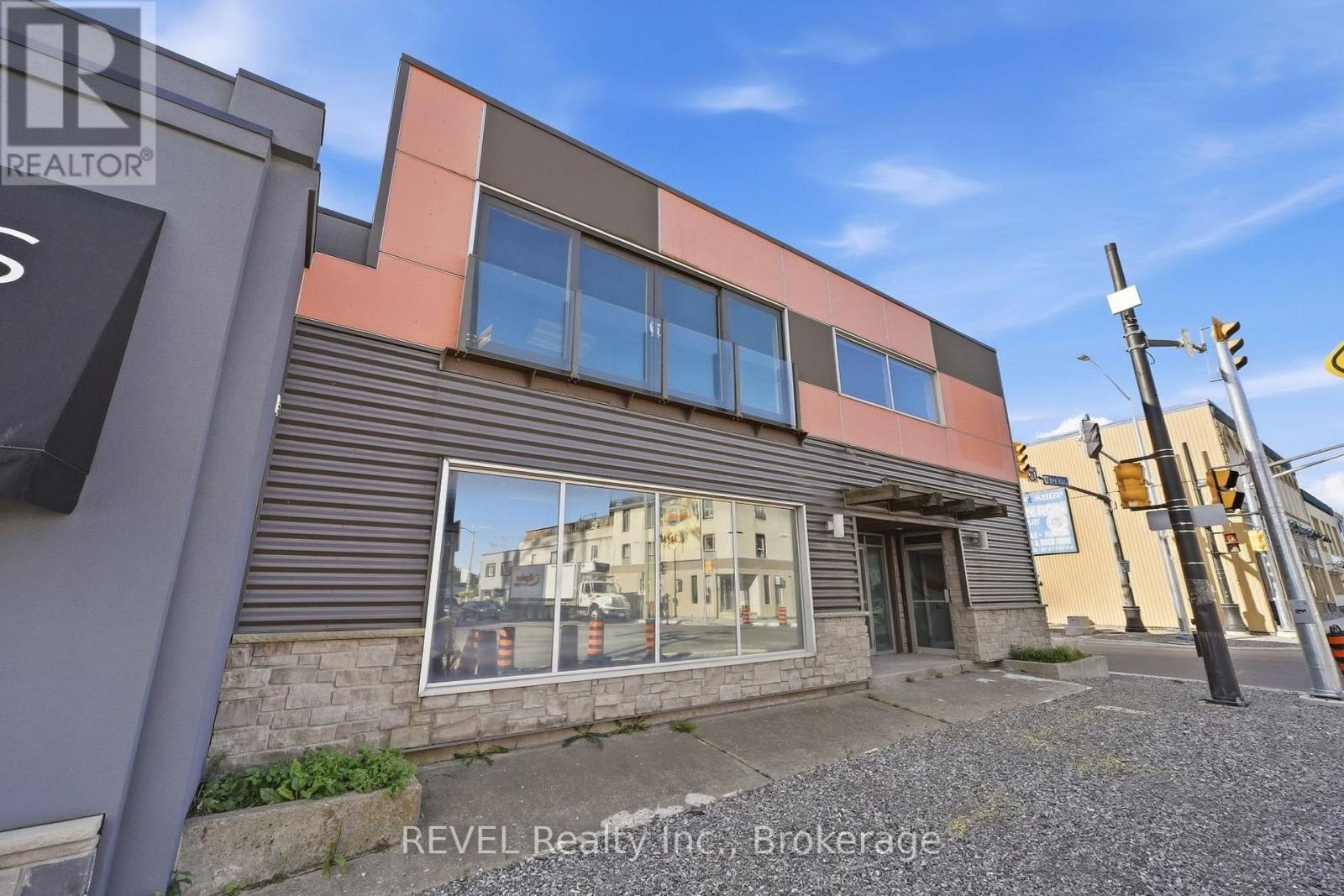 25-31 WEST MAIN STREET, Welland (Broadway) — photo 4