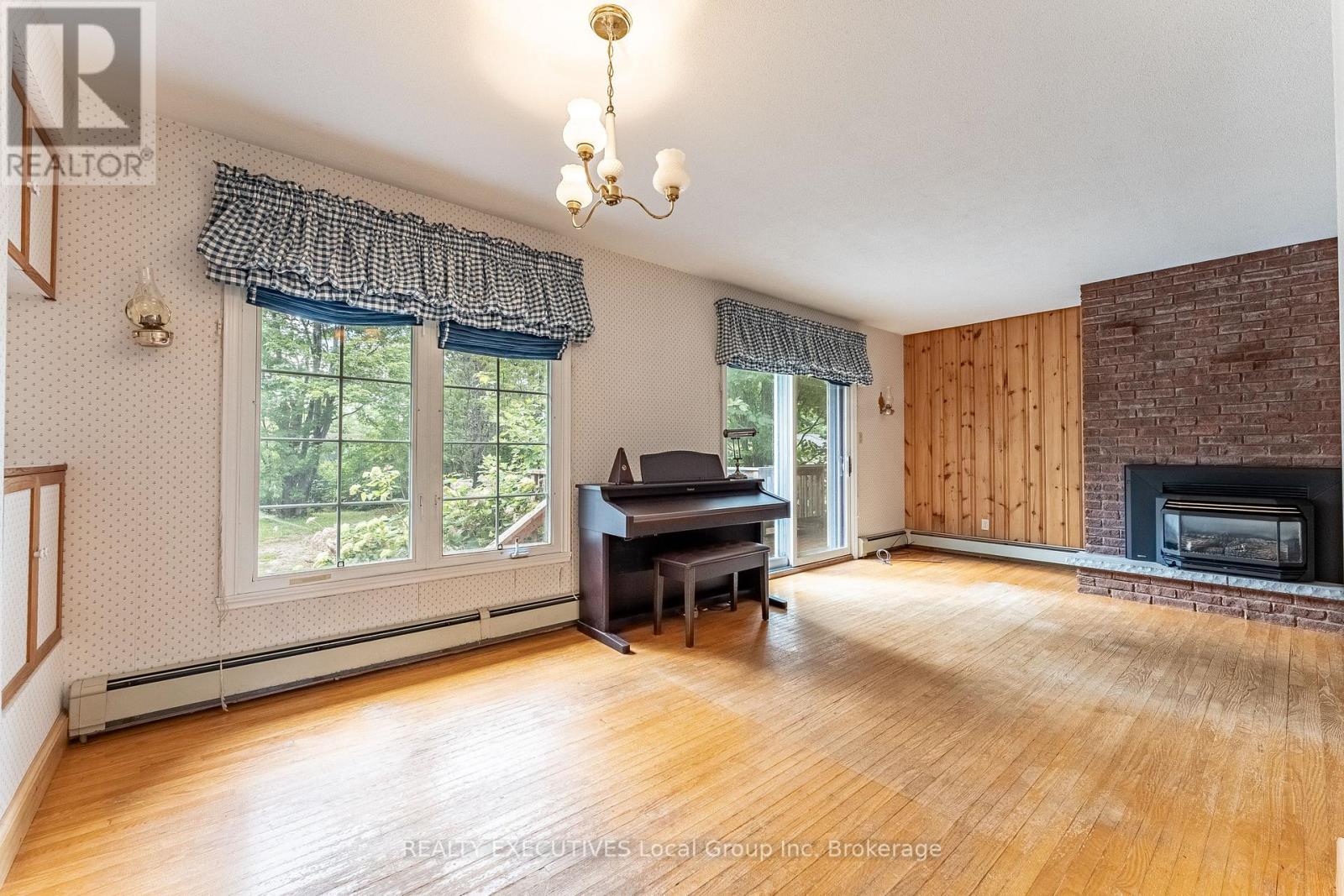 129 CAMPBELL AVENUE - 23