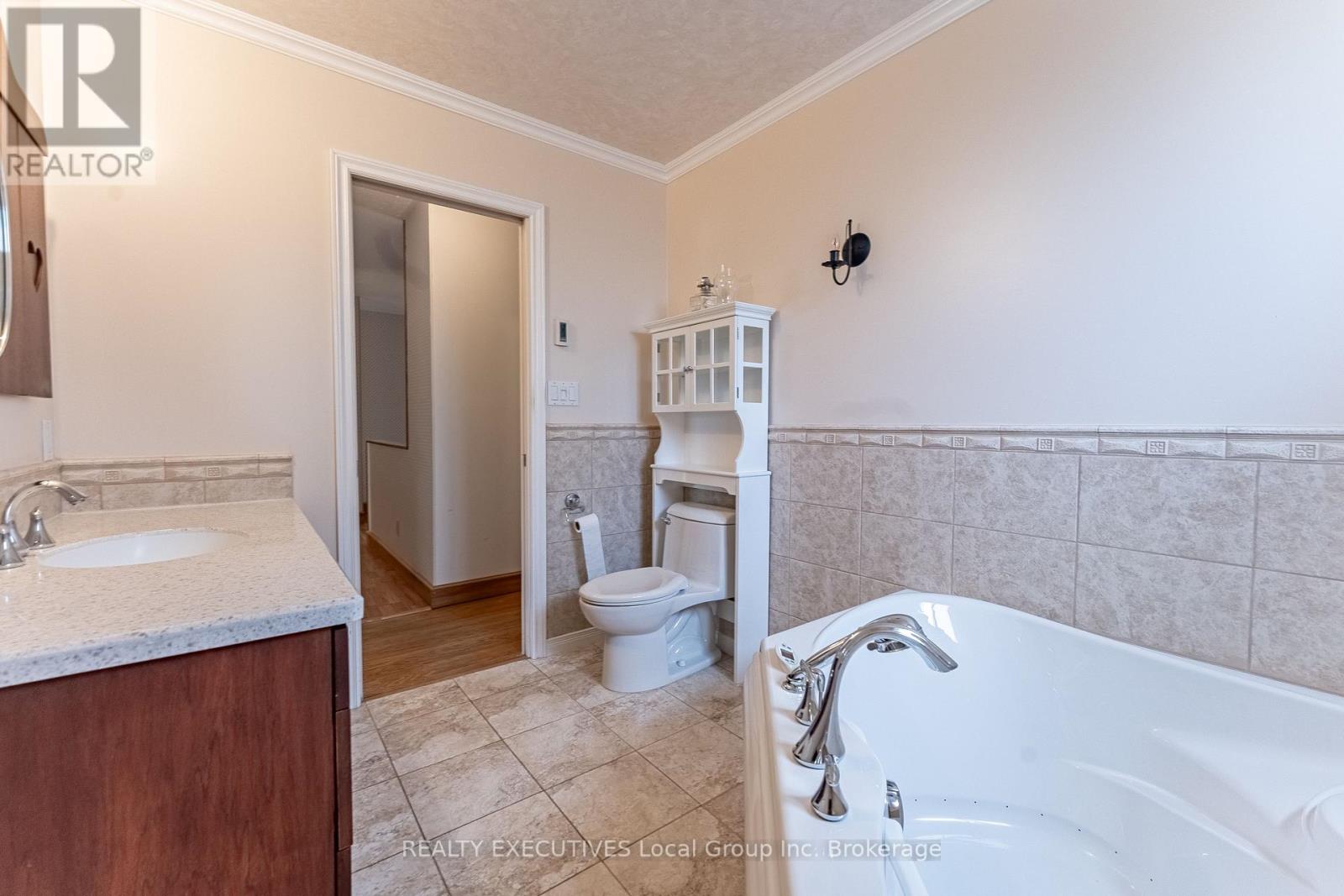129 CAMPBELL AVENUE - Image 35