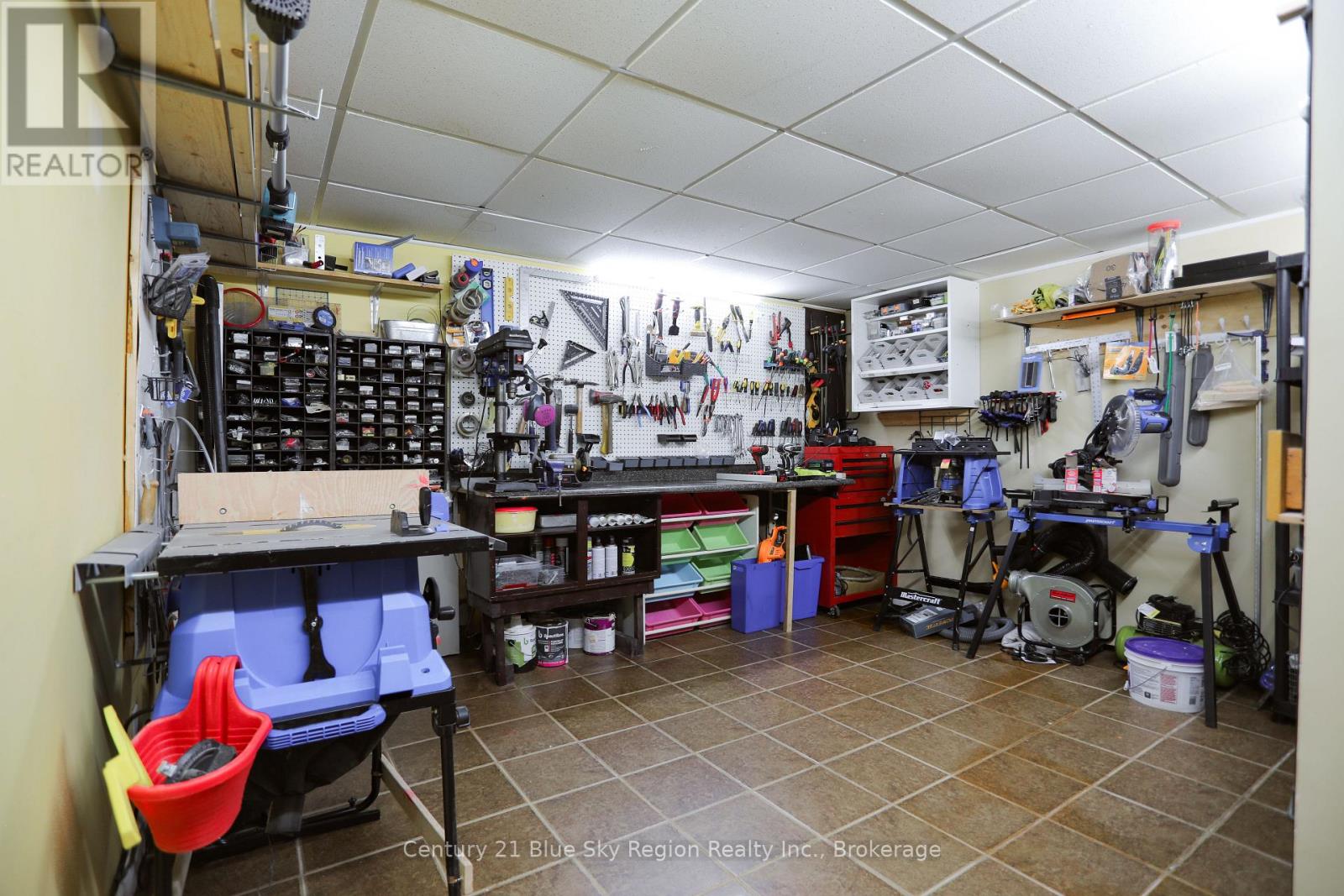 497 MONTROSE AVENUE - Image 38