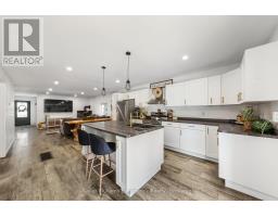 5691 Penetanguishene Road, Springwater, ON L0L1P0 Photo 17
