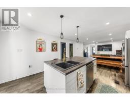 5691 Penetanguishene Road, Springwater, ON L0L1P0 Photo 18